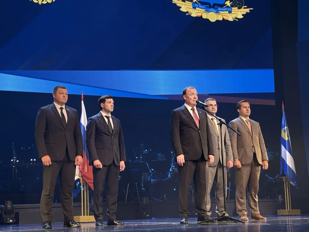 Антон Науменко: Также удалось посетить несколько праздничных площадок - фестиваль ландшафтных инсталляций «Тюмень цветущая», литературную площадку юбилейного, десятого, фестиваля «Пикник книг» и побывать на торжественном... Антон Науменко: Также удалось посетить несколько праздничных площадок - фестиваль ландшафтных инсталляций «Тюмень цветущая», литературную площадку юбилейного, десятого, фестиваля «Пикник книг» и побывать на торжественном...