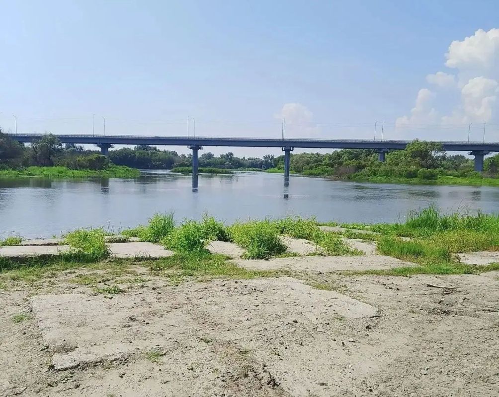 Чтобы лето принесло радость, соблюдайте правила безопасности на водоемах! Чтобы лето принесло радость, соблюдайте правила безопасности на водоемах!