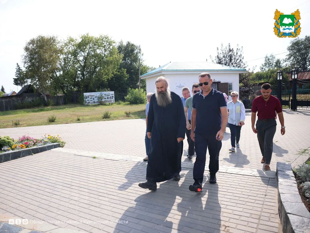 Губернатор Вадим Шумков поддержал создание музея православной сельской культуры в с. Усть-Миасское и дал поручение по ремонту школы Губернатор Вадим Шумков поддержал создание музея православной сельской культуры в с. Усть-Миасское и дал поручение по ремонту школы