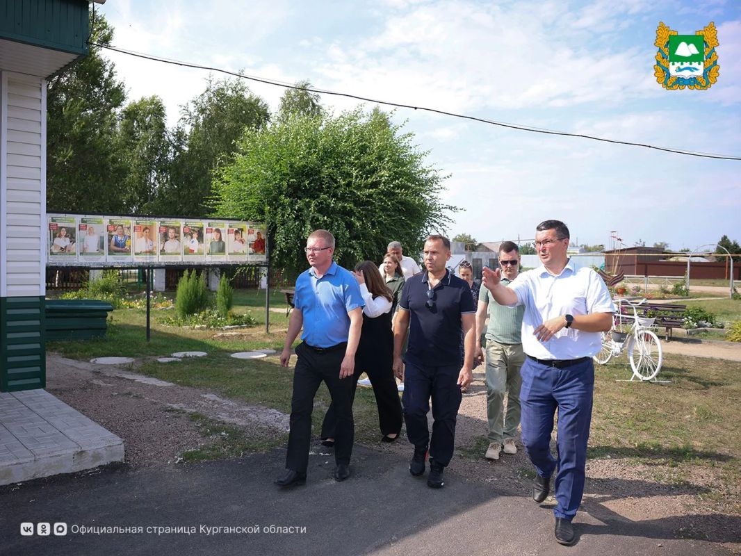 В селе Тагильское Каргапольского округа в этом году масштабные перемены коснулись социальной сферы – здесь одновременно ведутся работы по капитальному ремонту школы и детского сада «Березка» В селе Тагильское Каргапольского округа в этом году масштабные перемены коснулись социальной сферы – здесь одновременно ведутся работы по капитальному ремонту школы и детского сада «Березка»