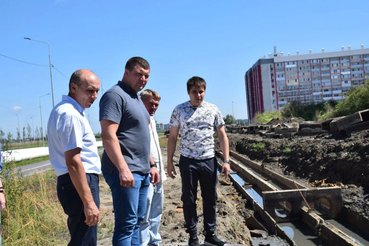 Антон Науменко: Сегодня с коллегами проехали по городу Антон Науменко: Сегодня с коллегами проехали по городу
