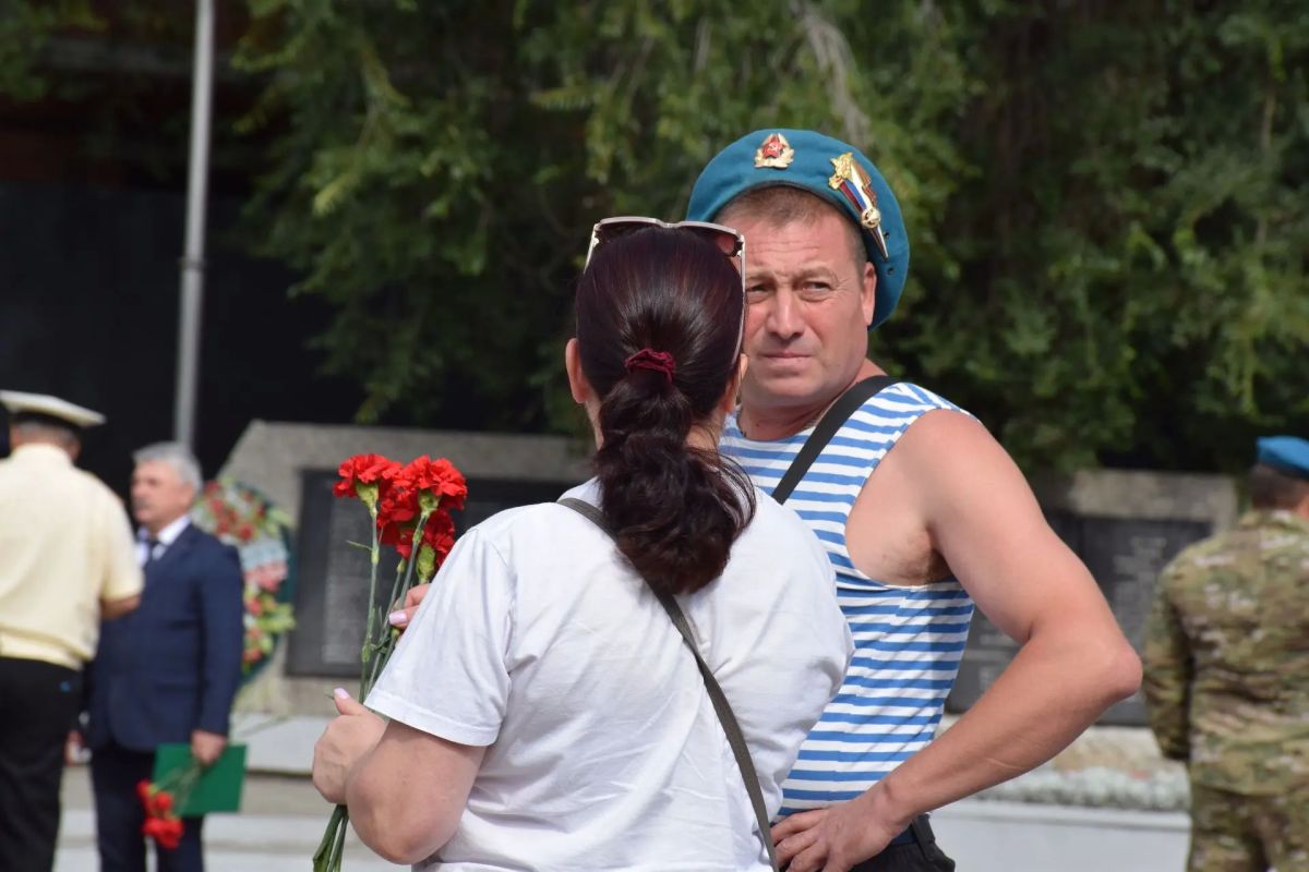 Антон Науменко: Сегодня в нашей стране свой профессиональный праздник отмечают голубые береты Антон Науменко: Сегодня в нашей стране свой профессиональный праздник отмечают голубые береты