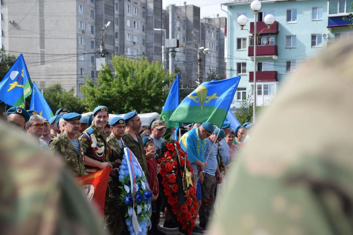 Антон Науменко: Сегодня в нашей стране свой профессиональный праздник отмечают голубые береты Антон Науменко: Сегодня в нашей стране свой профессиональный праздник отмечают голубые береты