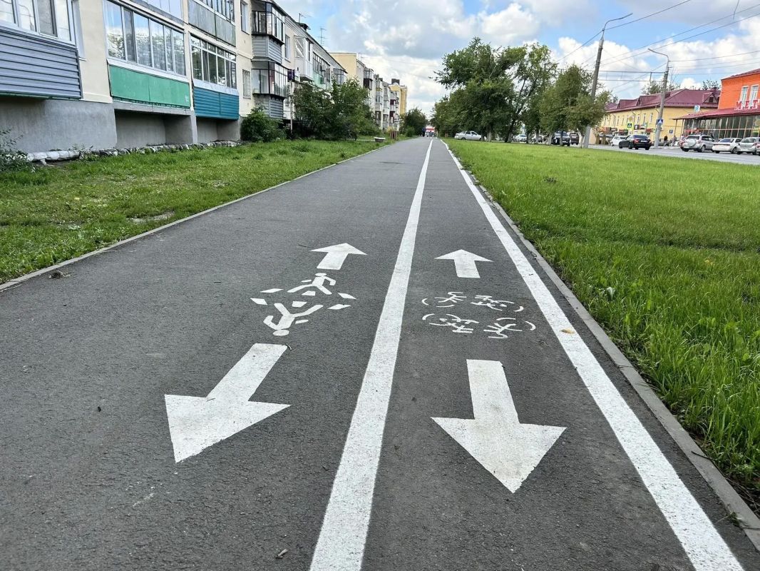 В Кургане продолжаются работы по нанесению и обновлению горизонтальной дорожной разметки В Кургане продолжаются работы по нанесению и обновлению горизонтальной дорожной разметки