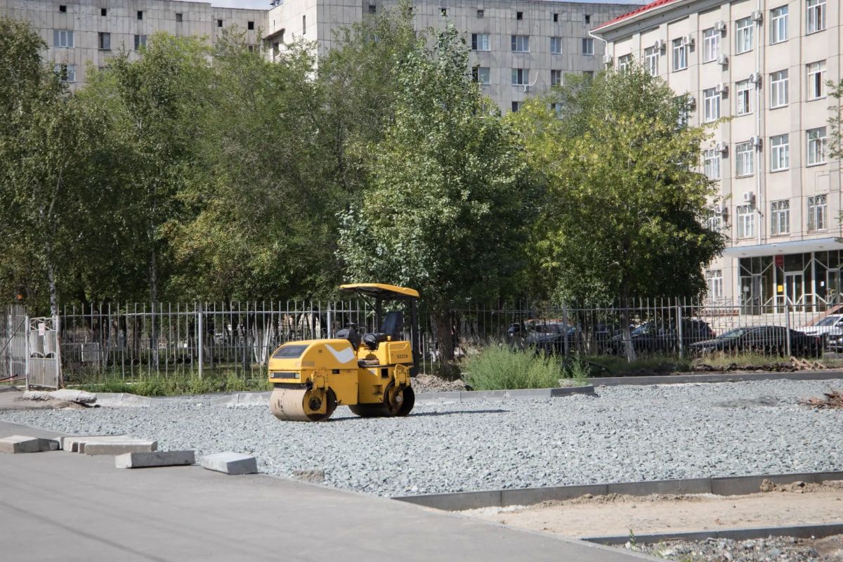 Антон Науменко: Выехали с коллегами с контролем на улицу Дзержинского, где в этом году при поддержке губернатора Вадима Михайловича Шумкова и областного Правительства ремонтируем 16 дворов Антон Науменко: Выехали с коллегами с контролем на улицу Дзержинского, где в этом году при поддержке губернатора Вадима Михайловича Шумкова и областного Правительства ремонтируем 16 дворов