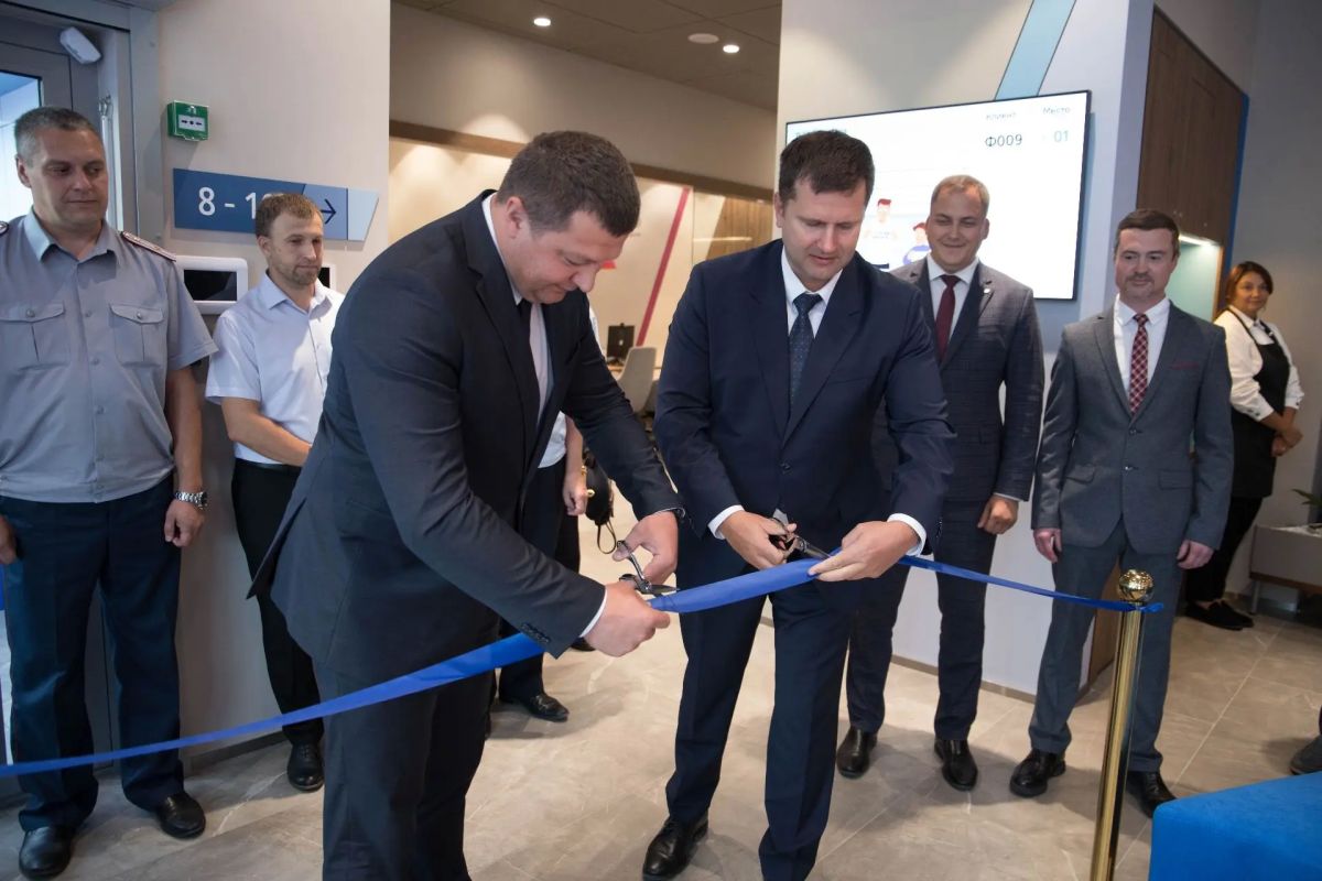 Антон Науменко: Сегодня в 4-ом микрорайоне Заозерного открылся новый офис ВТБ-банка Антон Науменко: Сегодня в 4-ом микрорайоне Заозерного открылся новый офис ВТБ-банка