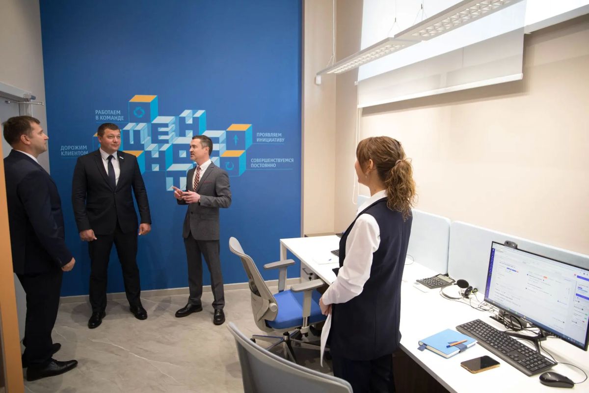 Антон Науменко: Сегодня в 4-ом микрорайоне Заозерного открылся новый офис ВТБ-банка Антон Науменко: Сегодня в 4-ом микрорайоне Заозерного открылся новый офис ВТБ-банка