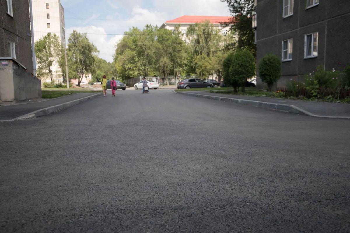 Антон Науменко: Выехали с коллегами с контролем на улицу Дзержинского, где в этом году при поддержке губернатора Вадима Михайловича Шумкова и областного Правительства ремонтируем 16 дворов Антон Науменко: Выехали с коллегами с контролем на улицу Дзержинского, где в этом году при поддержке губернатора Вадима Михайловича Шумкова и областного Правительства ремонтируем 16 дворов