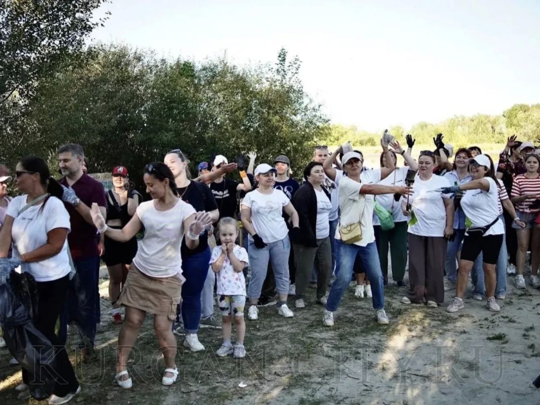 В Кургане прошла экологическая волонтерская акция в рамках проекта «Зеленый навигатор» В Кургане прошла экологическая волонтерская акция в рамках проекта «Зеленый навигатор»