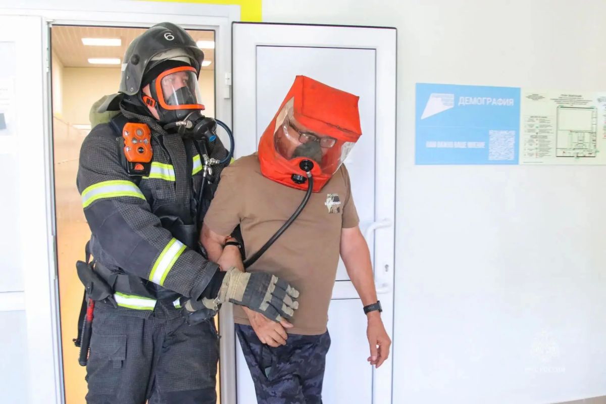 В Кургане огнеборцы МЧС России провели учения в физкультурно-оздоровительном комплексе «Звезда» В Кургане огнеборцы МЧС России провели учения в физкультурно-оздоровительном комплексе «Звезда»