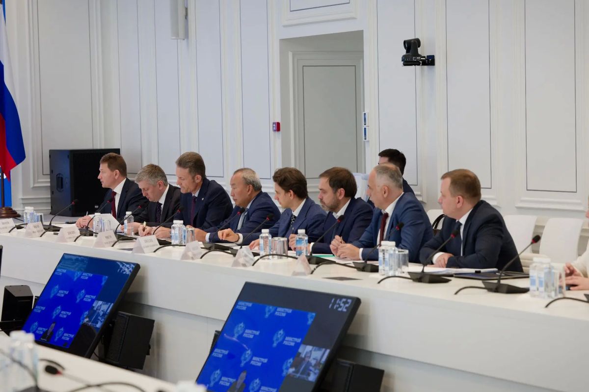Глава Минстроя России провел совещание по вопросам реконструкции автомобильного пункта пропуска «Хандагайты» Глава Минстроя России провел совещание по вопросам реконструкции автомобильного пункта пропуска «Хандагайты»