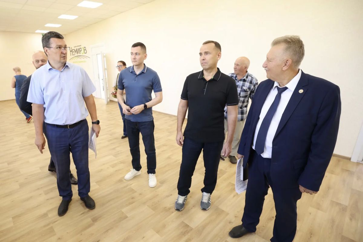 Вадим Шумков: Село Каширино.. Был здесь в прошлом году на завершении ремонта школы. Тогда договорились провести ремонт и блока начальной школы. Работы завершены. В школе обновили помещения для художественного музея... Вадим Шумков: Село Каширино.. Был здесь в прошлом году на завершении ремонта школы. Тогда договорились провести ремонт и блока начальной школы. Работы завершены. В школе обновили помещения для художественного музея...