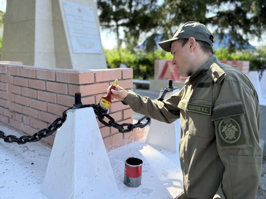 Сотрудники следственного управления приняли участие в благоустройстве мемориала Великой Отечественной войны в селе Каширино Сотрудники следственного управления приняли участие в благоустройстве мемориала Великой Отечественной войны в селе Каширино