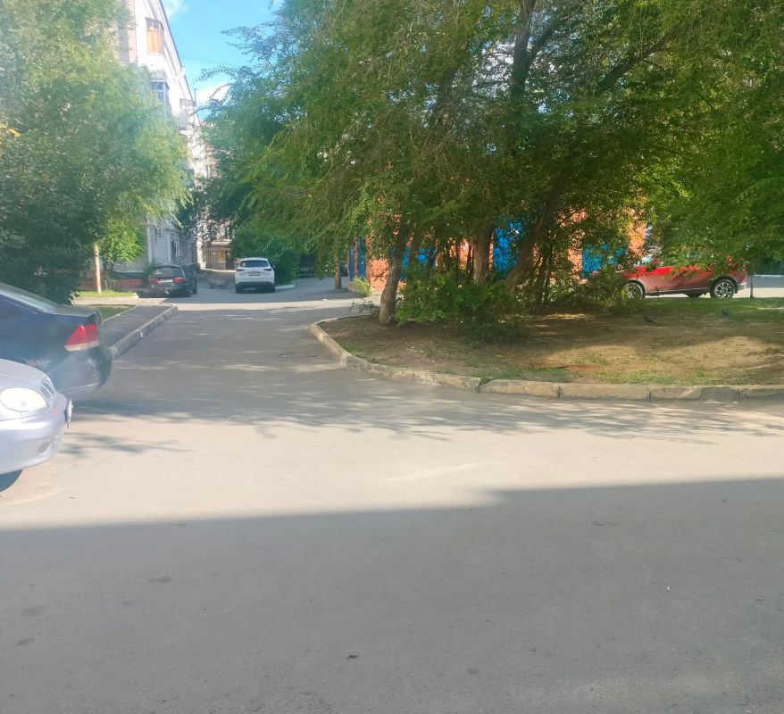 На прошедшей неделе наши специалисты осмотрели придомовые территории по нескольким адресам: На прошедшей неделе наши специалисты осмотрели придомовые территории по нескольким адресам: