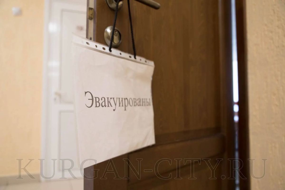 Сегодня в детских садах и школах города Кургана прошли Всероссийские учения по антитеррористической защищённости, направленные на отработку сразу трех сценариев действий - при захвате заложников, при нападении с... Сегодня в детских садах и школах города Кургана прошли Всероссийские учения по антитеррористической защищённости, направленные на отработку сразу трех сценариев действий - при захвате заложников, при нападении с...