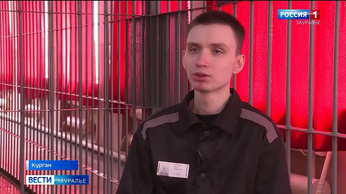 В сюжете ГТРК «Курган» – история несовершеннолетнего осужденного Ильи, который отбывает наказание в исправительной колонии № 1 Кургана за публичные призывы к терроризму