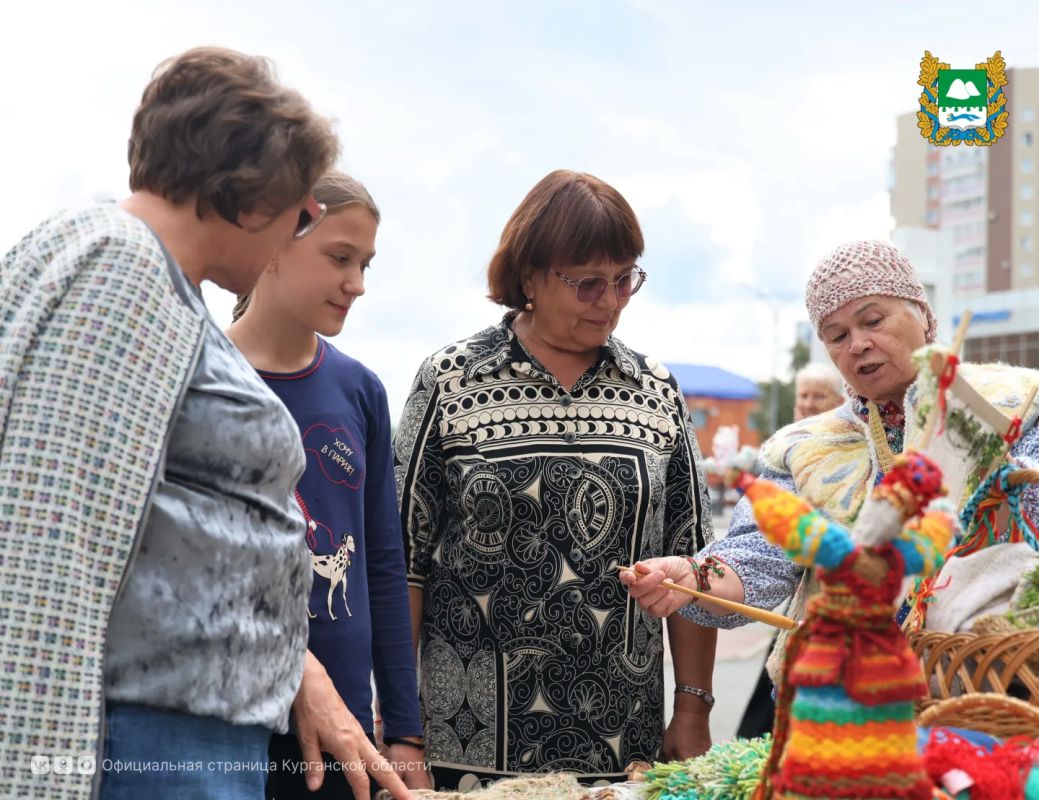 Сегодня, 19 августа, на Троицкой площади Кургана прошел второй праздник регионального фестиваля «Три Спаса» - Яблочный Спас Сегодня, 19 августа, на Троицкой площади Кургана прошел второй праздник регионального фестиваля «Три Спаса» - Яблочный Спас
