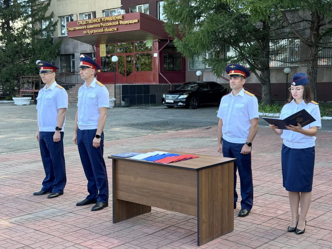 В региональном следственном управлении СК России состоялось торжественное мероприятие, приуроченное ко Дню Государственного флага Российской Федерации В региональном следственном управлении СК России состоялось торжественное мероприятие, приуроченное ко Дню Государственного флага Российской Федерации