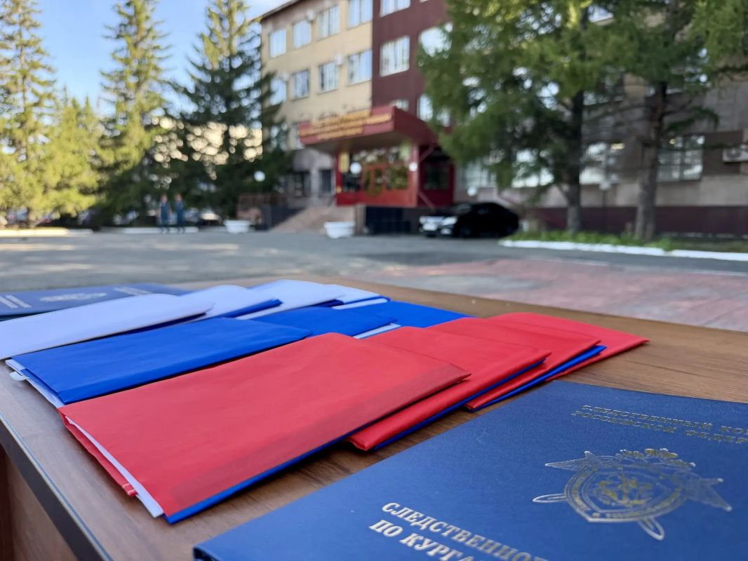 В региональном следственном управлении СК России состоялось торжественное мероприятие, приуроченное ко Дню Государственного флага Российской Федерации В региональном следственном управлении СК России состоялось торжественное мероприятие, приуроченное ко Дню Государственного флага Российской Федерации