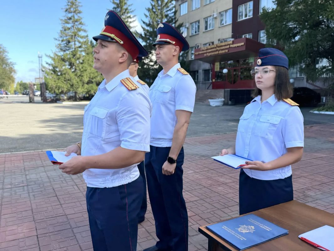 В региональном следственном управлении СК России состоялось торжественное мероприятие, приуроченное ко Дню Государственного флага Российской Федерации В региональном следственном управлении СК России состоялось торжественное мероприятие, приуроченное ко Дню Государственного флага Российской Федерации