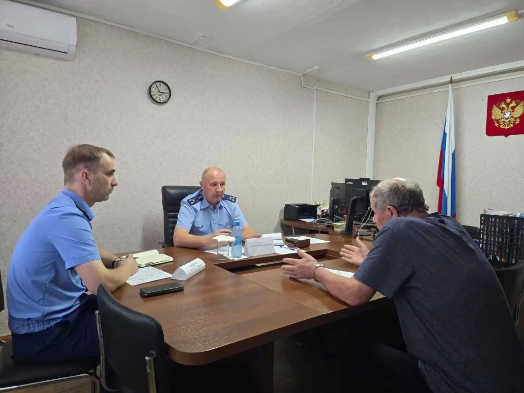 Заместитель прокурора Курганской области Владимир Аникеев посетил с рабочими визитами прокуратуры Макушинского, Куртамышского и Половинского районов Заместитель прокурора Курганской области Владимир Аникеев посетил с рабочими визитами прокуратуры Макушинского, Куртамышского и Половинского районов
