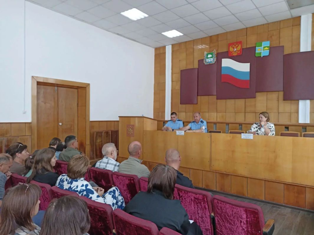Заместитель прокурора Курганской области Владимир Аникеев посетил с рабочими визитами прокуратуры Макушинского, Куртамышского и Половинского районов Заместитель прокурора Курганской области Владимир Аникеев посетил с рабочими визитами прокуратуры Макушинского, Куртамышского и Половинского районов