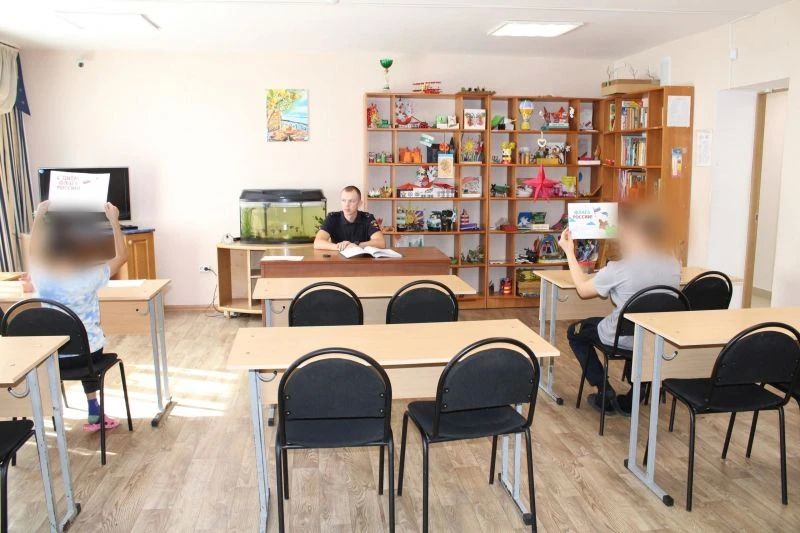 В Центре временного содержания для несовершеннолетних правонарушителей прошли мероприятия, посвящённые Дню Государственного флага и Международному дню коренных народов России В Центре временного содержания для несовершеннолетних правонарушителей прошли мероприятия, посвящённые Дню Государственного флага и Международному дню коренных народов России