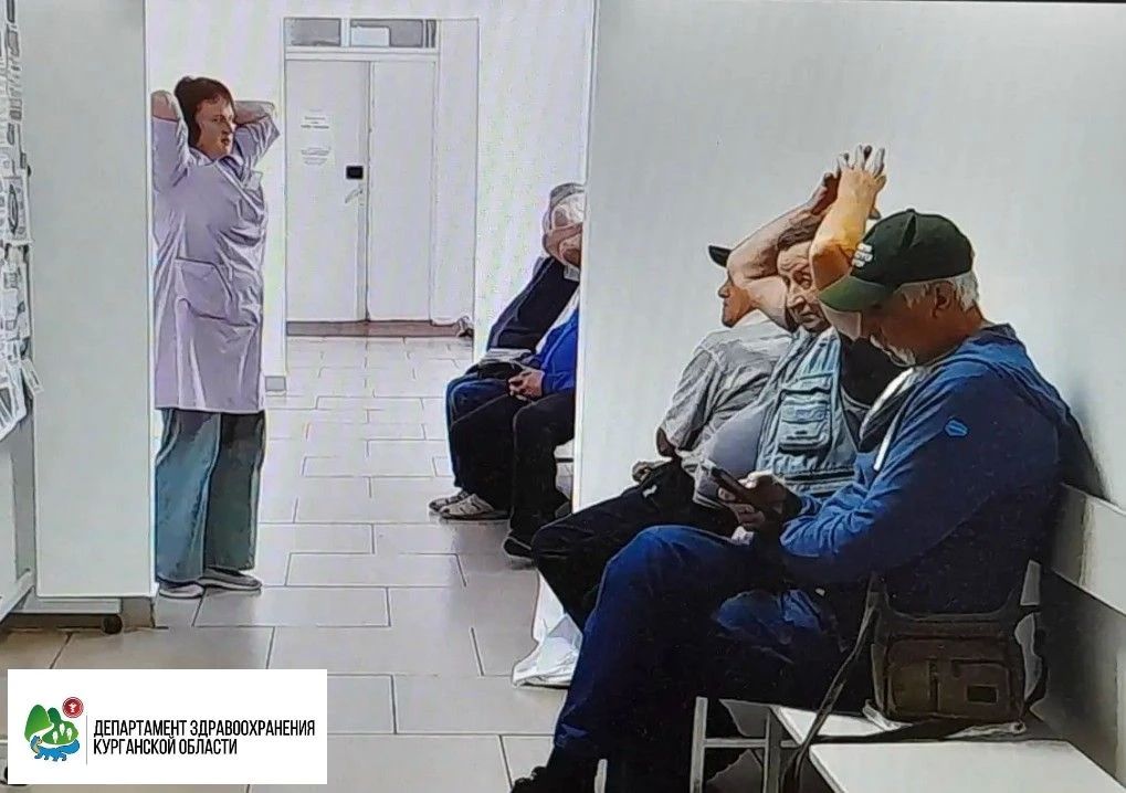 «Минутка здоровья» в коридоре: пациенты МРБ №3 сделали физминутку