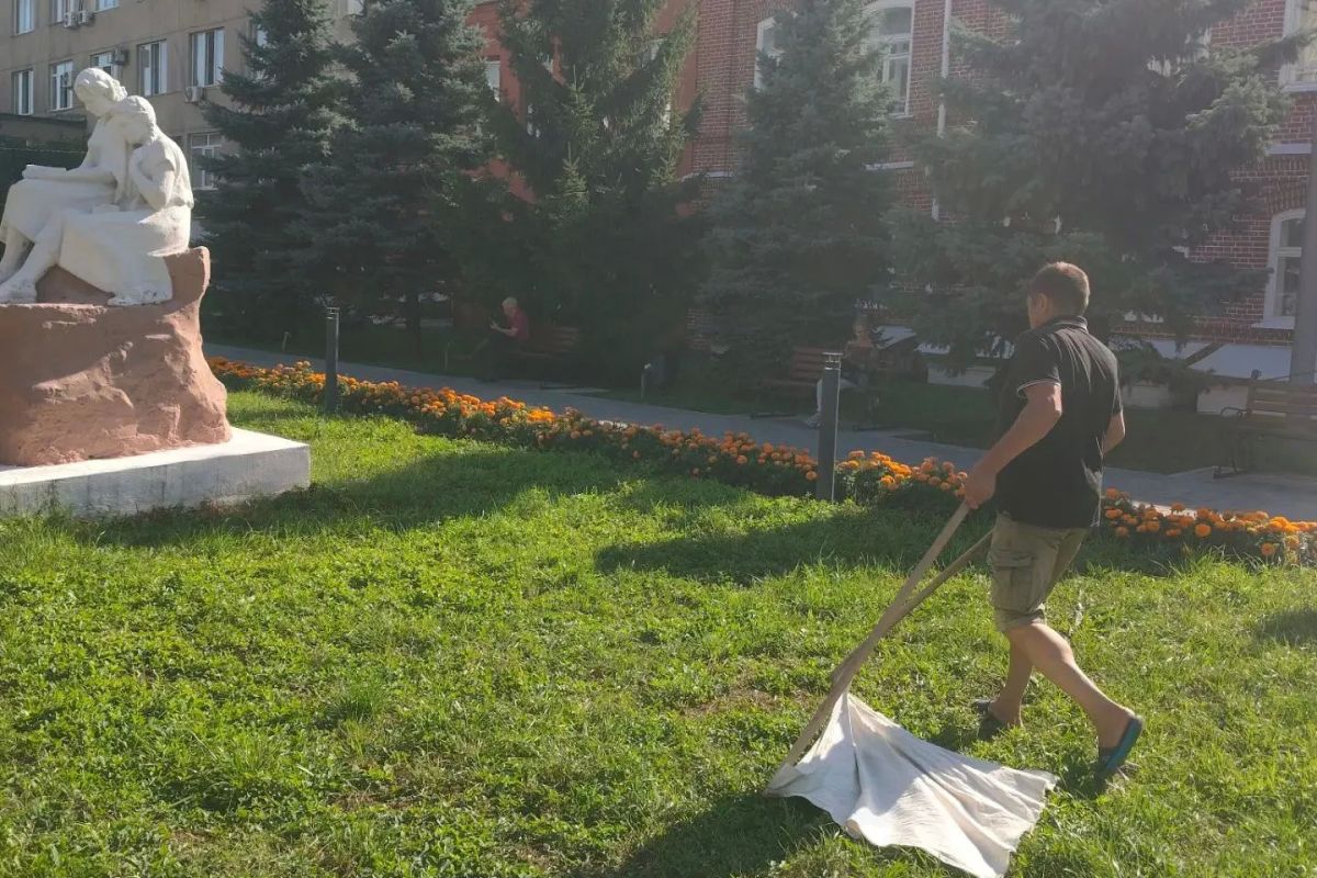 Ежегодная осенняя акарицидная обработка общественных территорий стартовала в Кургане Ежегодная осенняя акарицидная обработка общественных территорий стартовала в Кургане
