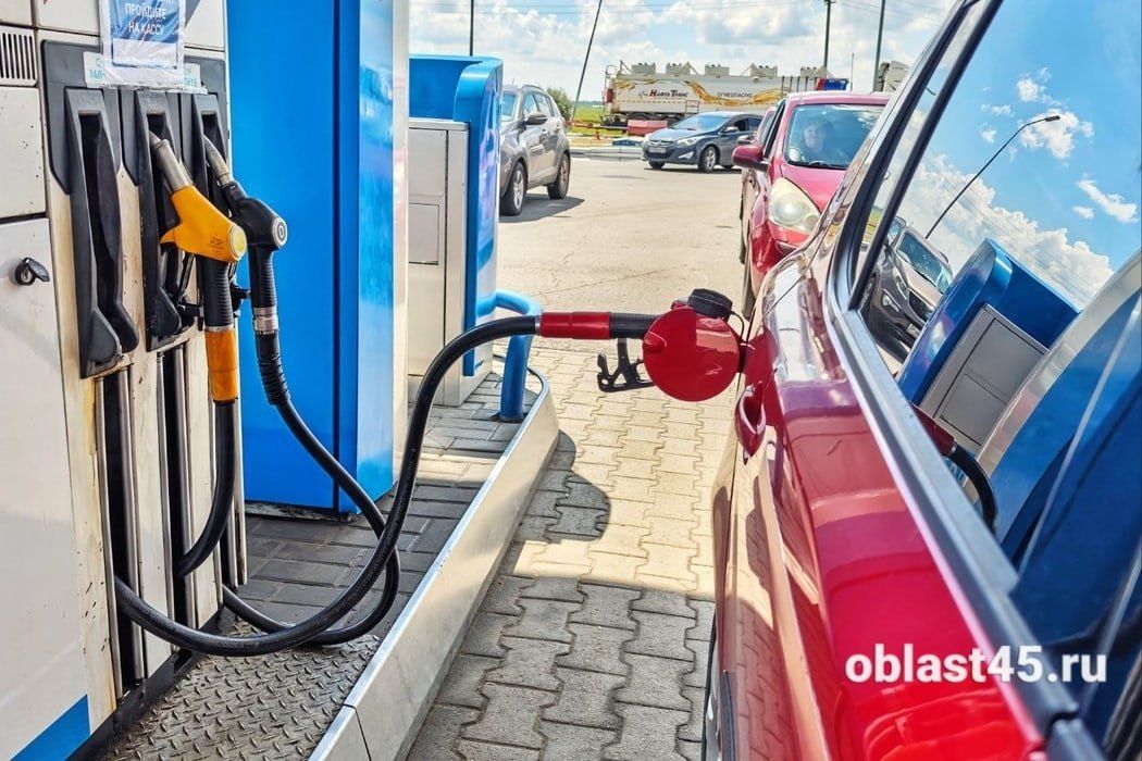 В Кургане нормализуется ситуация с топливом: очереди на АЗС сократились