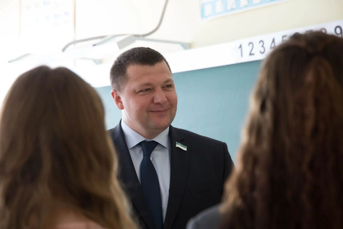 Антон Науменко: Во время педконференции встретился с молодыми педагогами, которые пришли работать в курганские школы Антон Науменко: Во время педконференции встретился с молодыми педагогами, которые пришли работать в курганские школы