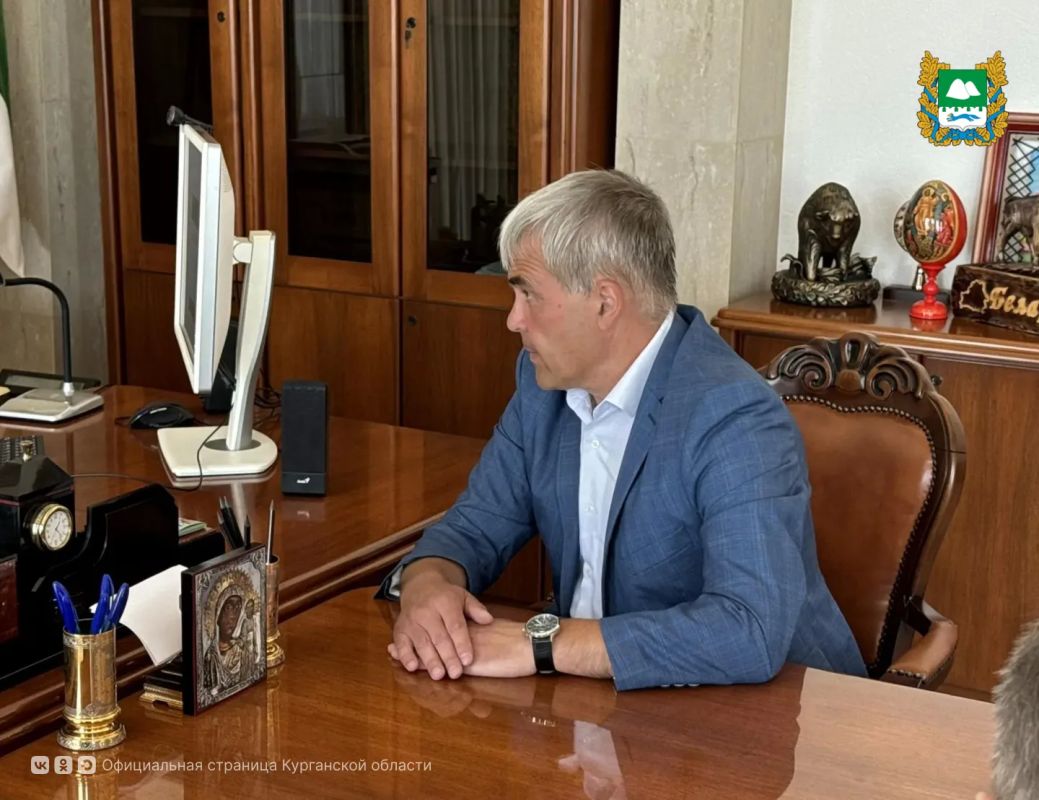 Губернатор Вадим Шумков и президент Российского футбольного союза Александр Дюков обсудили планы по развитию футбола в Курганской области во время встречи, которая состоялась сегодня, 28 августа Губернатор Вадим Шумков и президент Российского футбольного союза Александр Дюков обсудили планы по развитию футбола в Курганской области во время встречи, которая состоялась сегодня, 28 августа