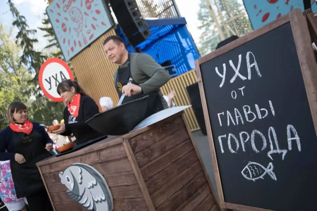 Антон Науменко: Также поприветствовал гостей и участников седьмого гастрономического фестиваля «День сырка» Антон Науменко: Также поприветствовал гостей и участников седьмого гастрономического фестиваля «День сырка»