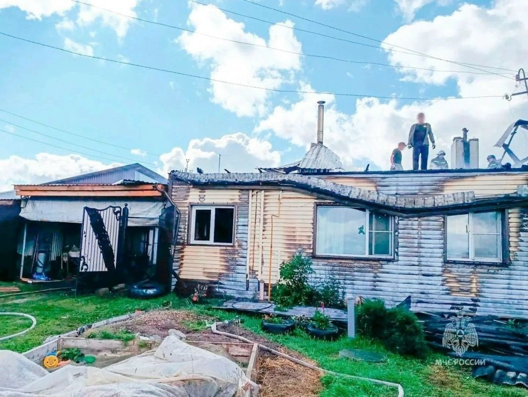 В Курганской области четыре человека эвакуировались из горящего дома