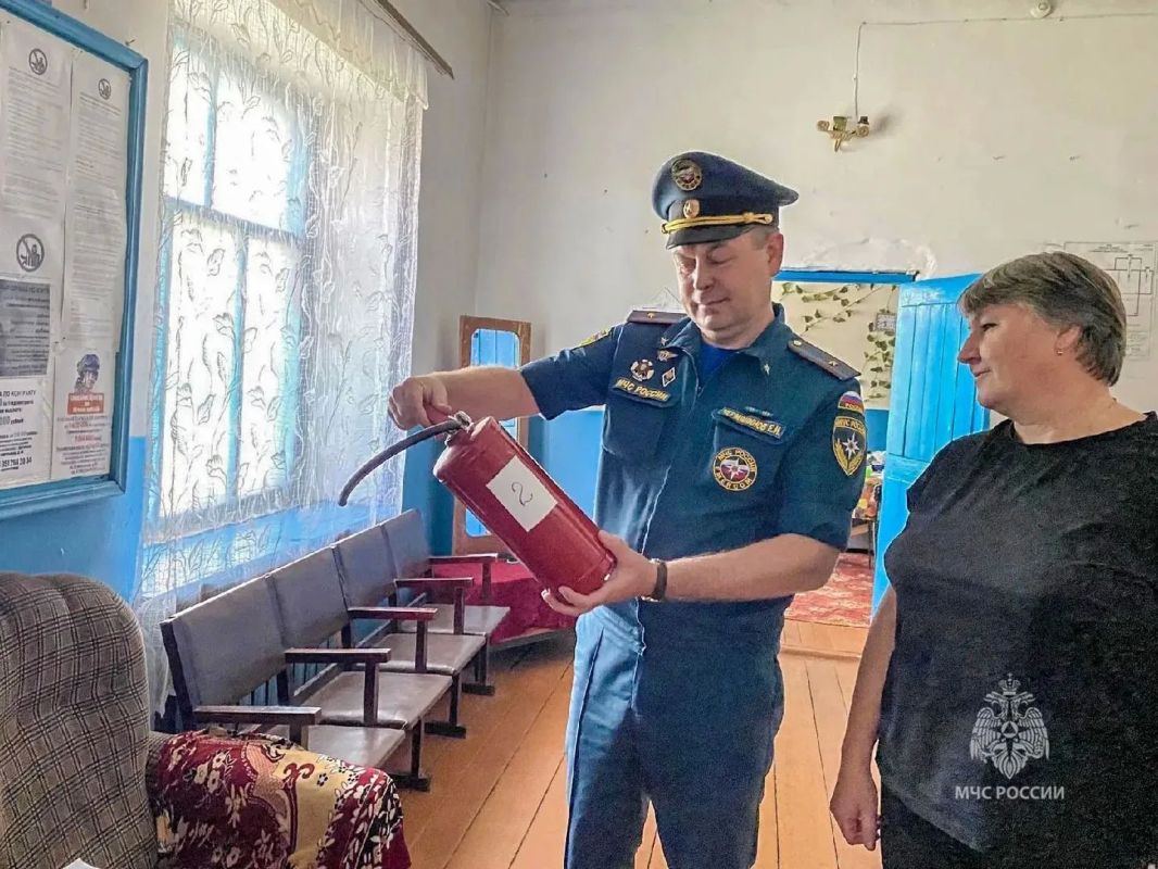 Пожарная безопасность зауральских школ в новом учебном году – в приоритете у сотрудников МЧС России Пожарная безопасность зауральских школ в новом учебном году – в приоритете у сотрудников МЧС России
