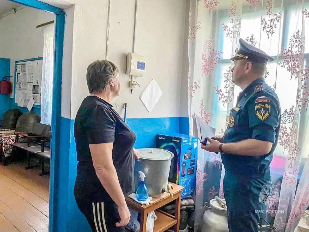 Пожарная безопасность зауральских школ в новом учебном году – в приоритете у сотрудников МЧС России Пожарная безопасность зауральских школ в новом учебном году – в приоритете у сотрудников МЧС России