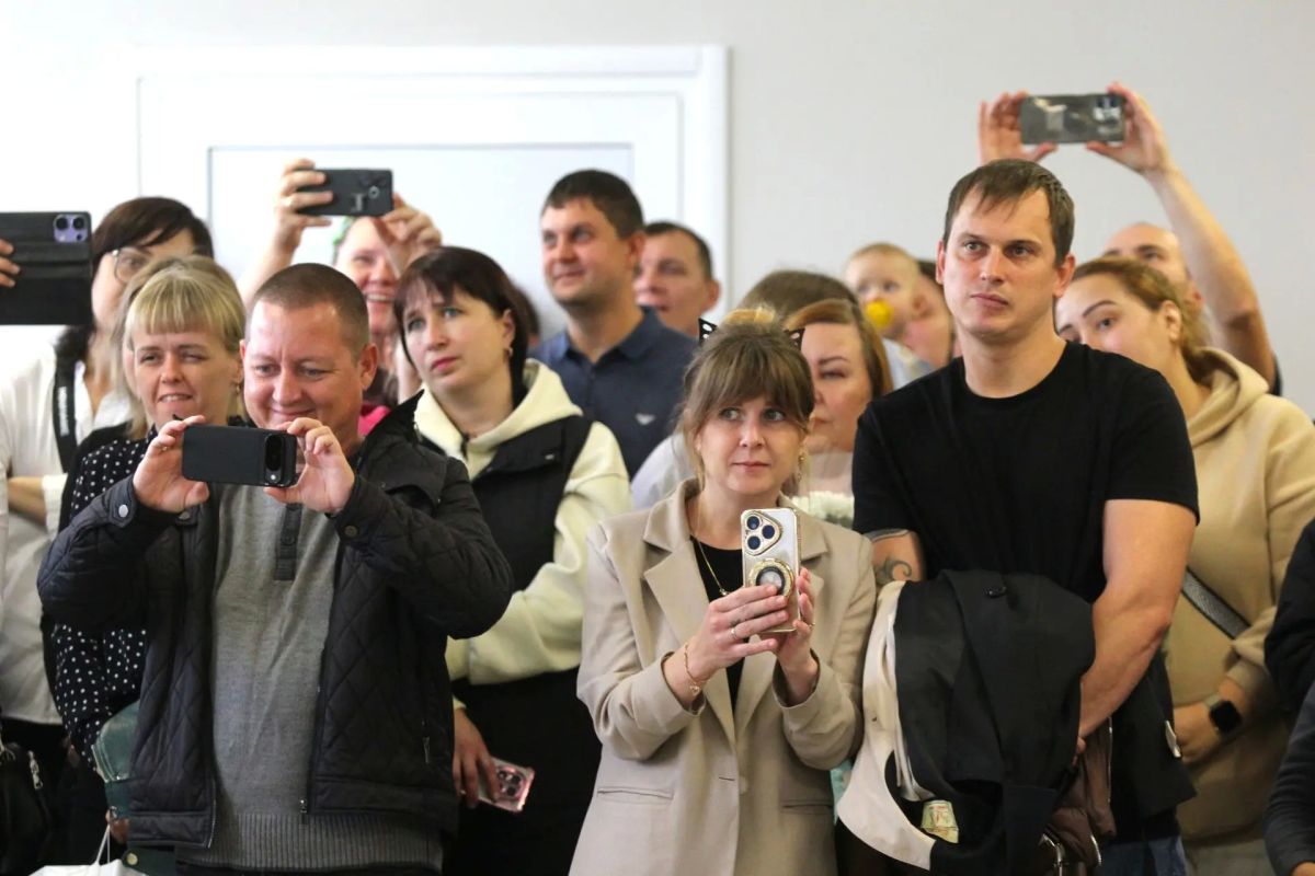 Заместитель директора департамента социальной политики администрации города Венера Быкова приняла участие в торжественном мероприятии ко Дню знаний в корпусе школы №44, который был капитально отремонтирован в этом году в... Заместитель директора департамента социальной политики администрации города Венера Быкова приняла участие в торжественном мероприятии ко Дню знаний в корпусе школы №44, который был капитально отремонтирован в этом году в...