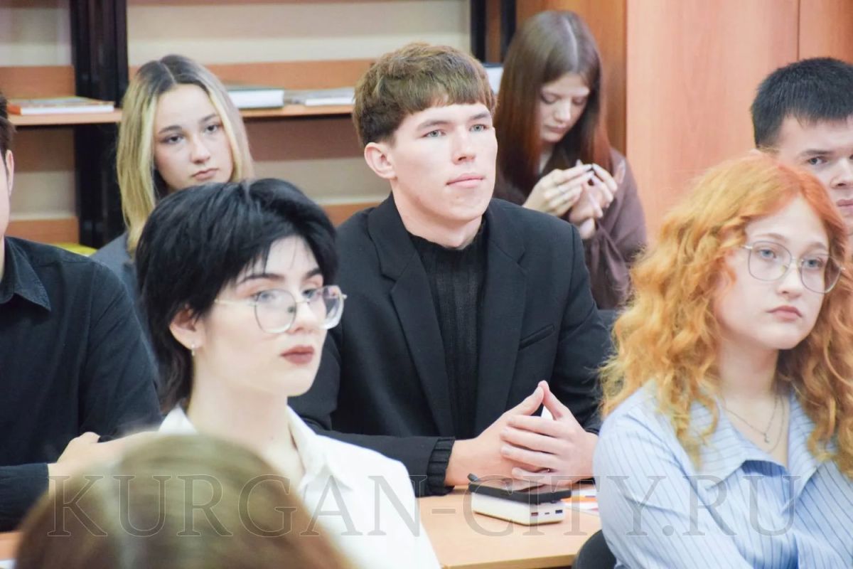 Сегодняшний день для студентов-первокурсников Курганского филиала Российской академии народного хозяйства и государственной службы при Президенте РФ (РАНХиГС) стал особенным Сегодняшний день для студентов-первокурсников Курганского филиала Российской академии народного хозяйства и государственной службы при Президенте РФ (РАНХиГС) стал особенным
