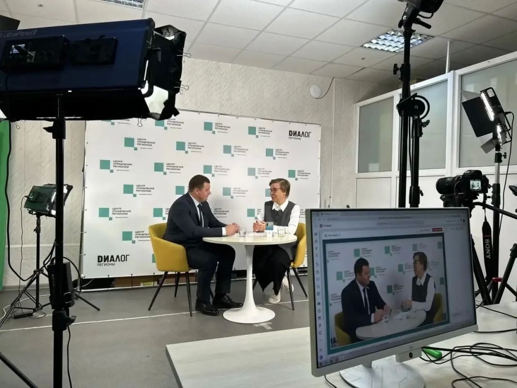 Антон Науменко: Во время прямого эфира в ЦУРе обсудили разные вопросы Антон Науменко: Во время прямого эфира в ЦУРе обсудили разные вопросы