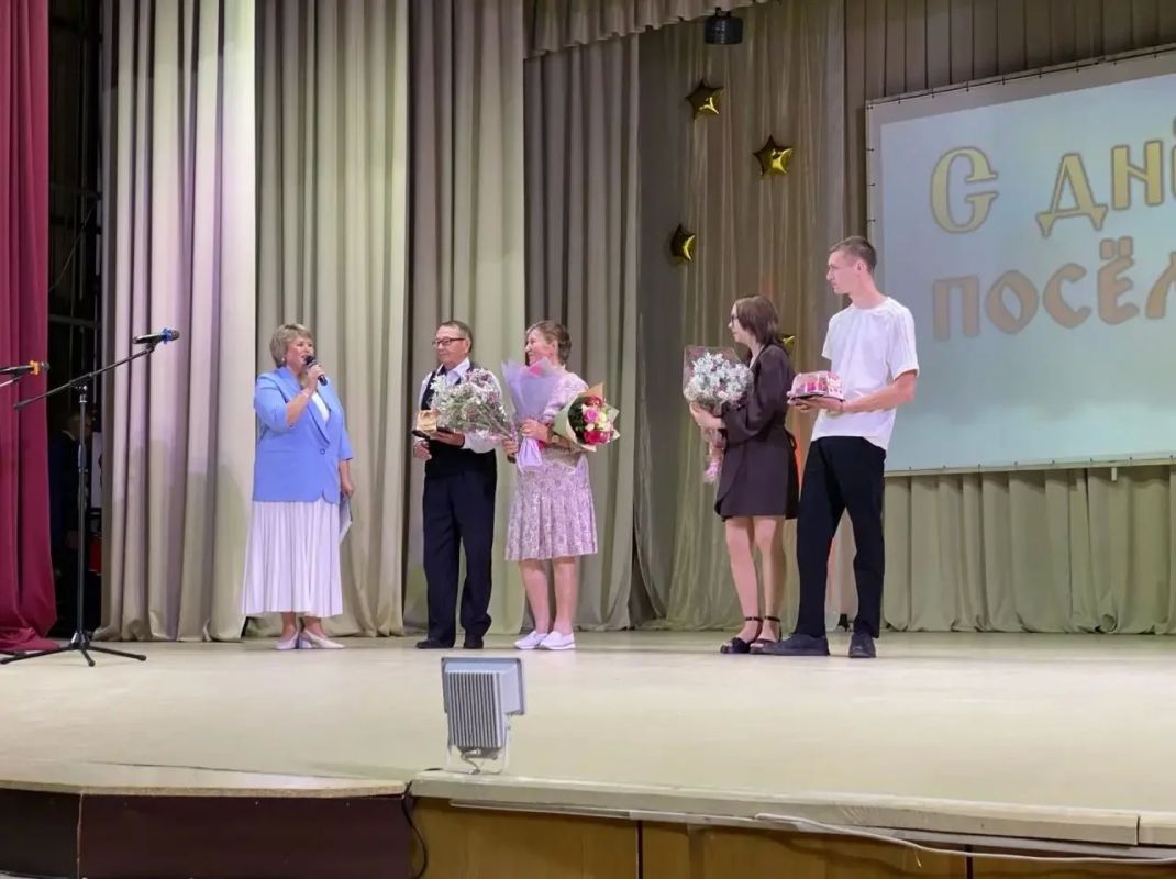 Мудрость и молодость — на одной сцене в День посёлка Мишкино! Мудрость и молодость — на одной сцене в День посёлка Мишкино!