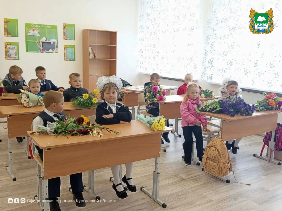 Первого сентября звонок к началу нового учебного года прозвенел во всех школах Куртамышского округа, но для школьников сразу трёх сёл — Пушкино, Камыши и Закоулово — День знаний стал особенным ещё и потому, что местные школы... Первого сентября звонок к началу нового учебного года прозвенел во всех школах Куртамышского округа, но для школьников сразу трёх сёл — Пушкино, Камыши и Закоулово — День знаний стал особенным ещё и потому, что местные школы...