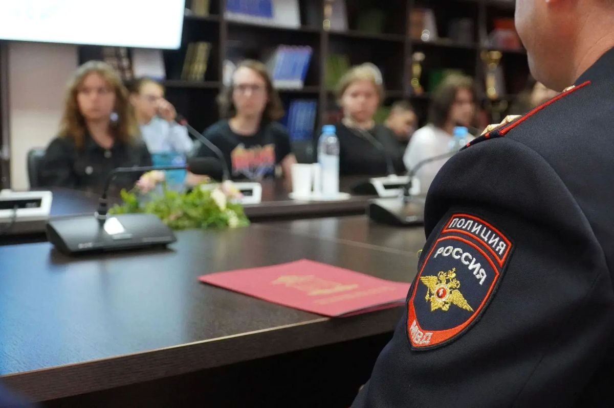 Сотрудники Центра по противодействию экстремизму УМВД России по Курганской области обсудили с молодым поколением вопросы противодействия терроризму Сотрудники Центра по противодействию экстремизму УМВД России по Курганской области обсудили с молодым поколением вопросы противодействия терроризму