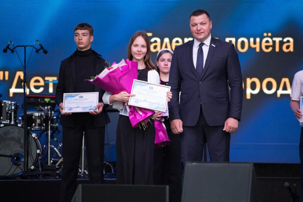 Глава Кургана Антон Науменко: «Победы наших детей в спорте, учёбе и творчестве - это вклад в доброе имя нашего города Глава Кургана Антон Науменко: «Победы наших детей в спорте, учёбе и творчестве - это вклад в доброе имя нашего города