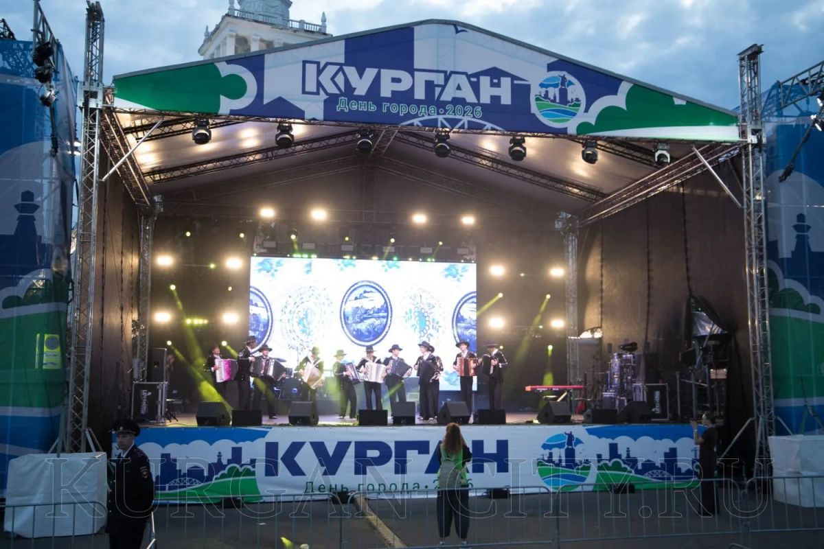 Одним из зрелищных музыкальных выступлений вечерней программы Дня города стал шоу – проект «11 чемпионов мира по аккордеону и баяну» Одним из зрелищных музыкальных выступлений вечерней программы Дня города стал шоу – проект «11 чемпионов мира по аккордеону и баяну»