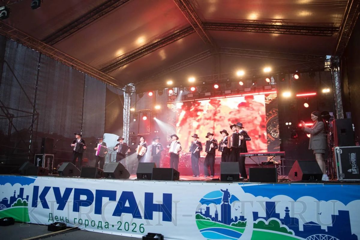 Одним из зрелищных музыкальных выступлений вечерней программы Дня города стал шоу – проект «11 чемпионов мира по аккордеону и баяну» Одним из зрелищных музыкальных выступлений вечерней программы Дня города стал шоу – проект «11 чемпионов мира по аккордеону и баяну»