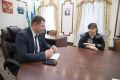 Глава города Кургана Антон Науменко провёл очередной приём граждан, в ходе которого обсуждались актуальные вопросы благоустройства — в частности, ремонт дворовых территорий и тротуарных частей