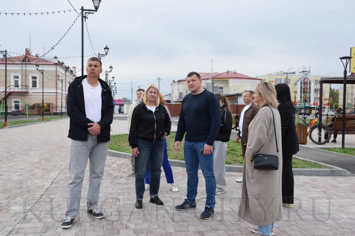 Глава города Антон Науменко сегодня, 12 сентября, провёл очередной рабочий объезд, в ходе которого проконтролировал, как идут ремонтные работы на ключевых городских объектах Глава города Антон Науменко сегодня, 12 сентября, провёл очередной рабочий объезд, в ходе которого проконтролировал, как идут ремонтные работы на ключевых городских объектах