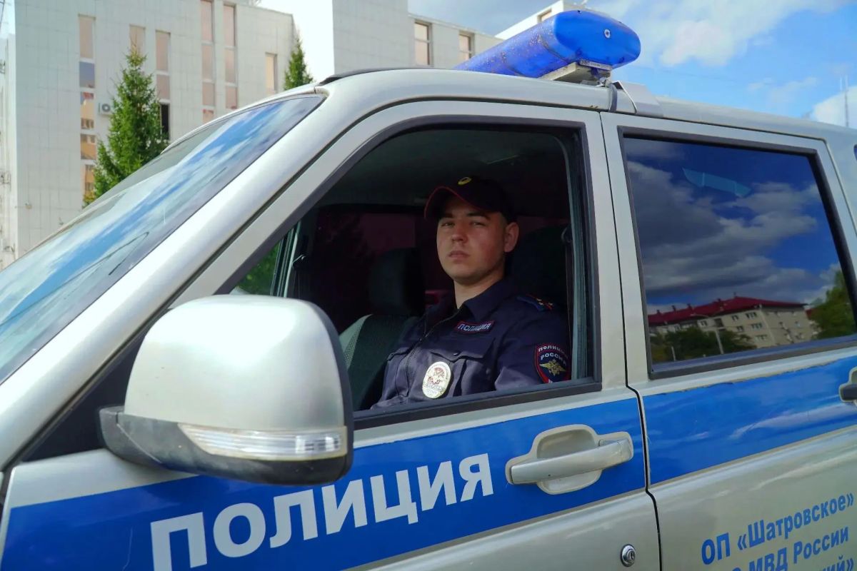Сегодня продолжаем знакомство с участниками конкурса «Народный участковый – 2026» и представляем Владислава Неустроева – участкового уполномоченного полиции отделения полиции «Шатровское» МО МВД России «Каргапольский» Сегодня продолжаем знакомство с участниками конкурса «Народный участковый – 2026» и представляем Владислава Неустроева – участкового уполномоченного полиции отделения полиции «Шатровское» МО МВД России «Каргапольский»