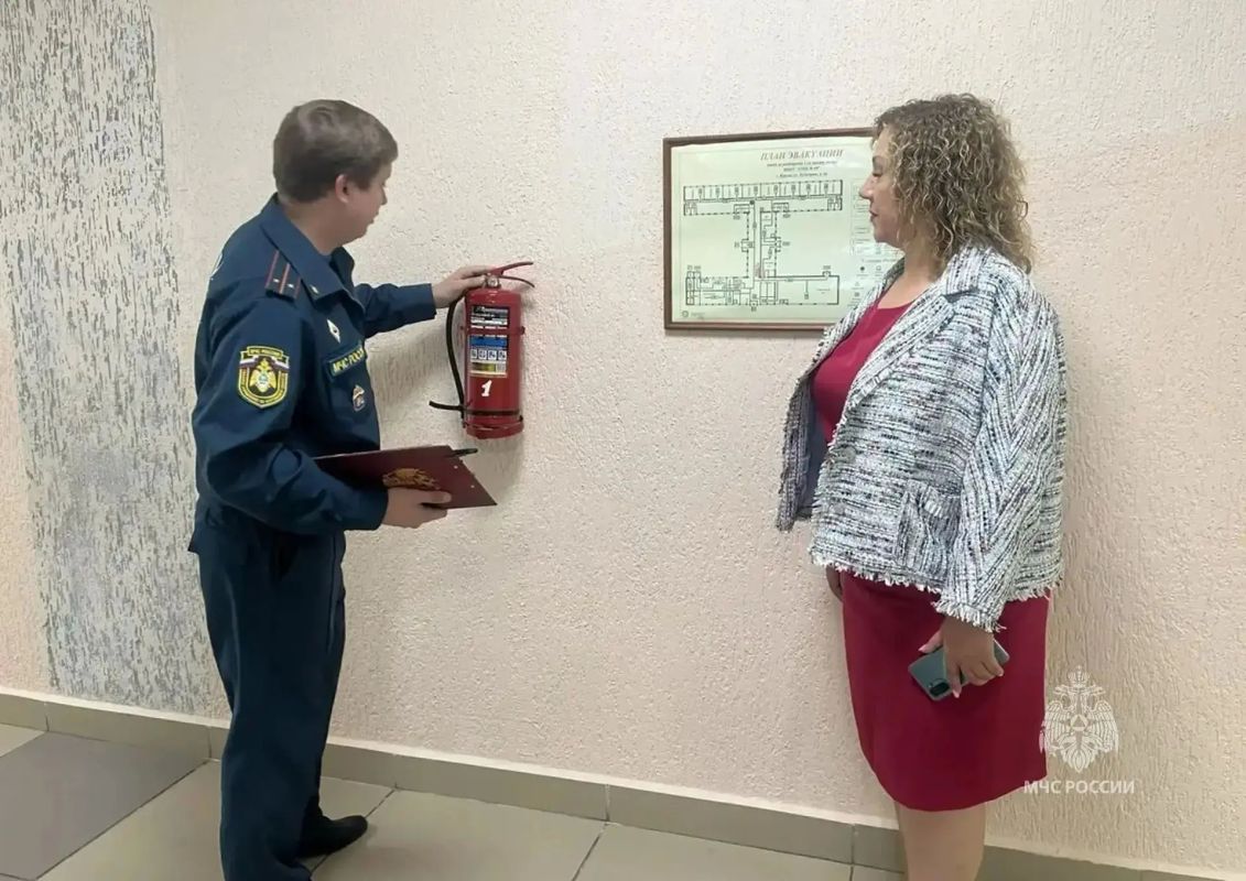 В Курганской области сотрудники Испытательной пожарной лаборатории и госпожнадзора проводят консультации в ходе обследования избирательных участков В Курганской области сотрудники Испытательной пожарной лаборатории и госпожнадзора проводят консультации в ходе обследования избирательных участков