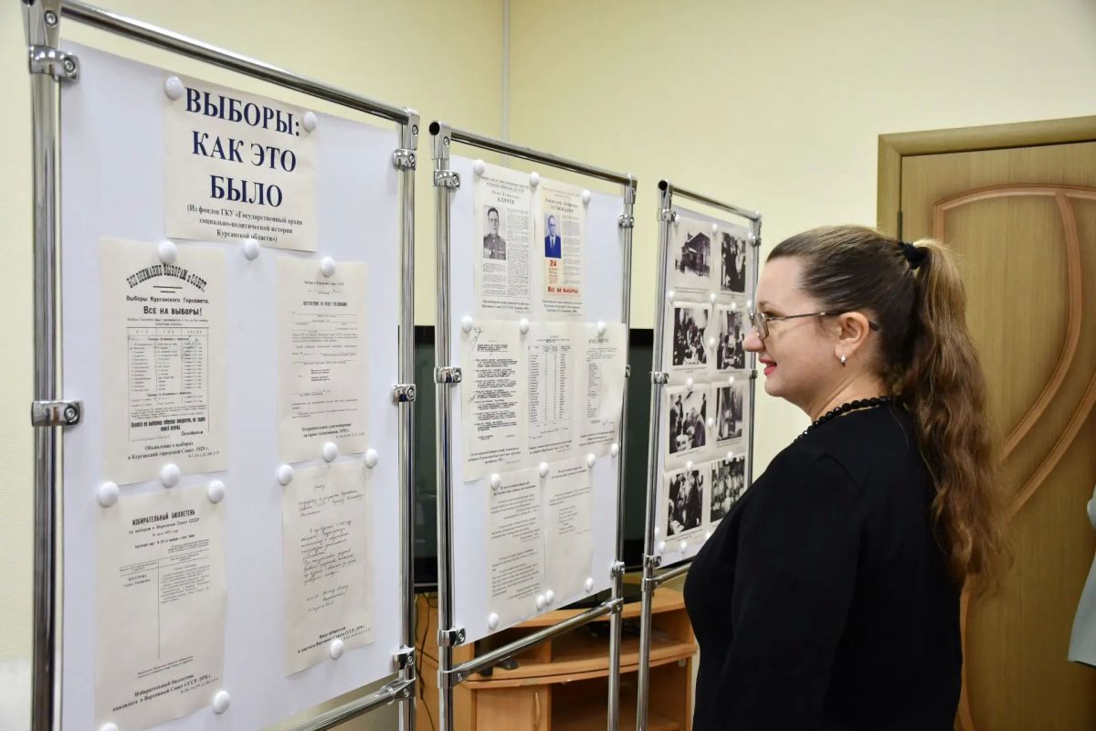 Государственный архив Курганской области открыл в фойе облизбиркома историческую экспозицию «Выборы: как это было» Государственный архив Курганской области открыл в фойе облизбиркома историческую экспозицию «Выборы: как это было»